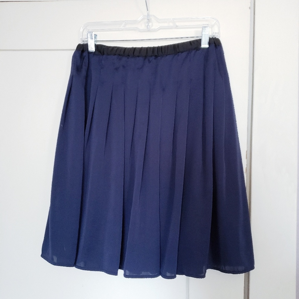 uniqlo pleated navy skirt